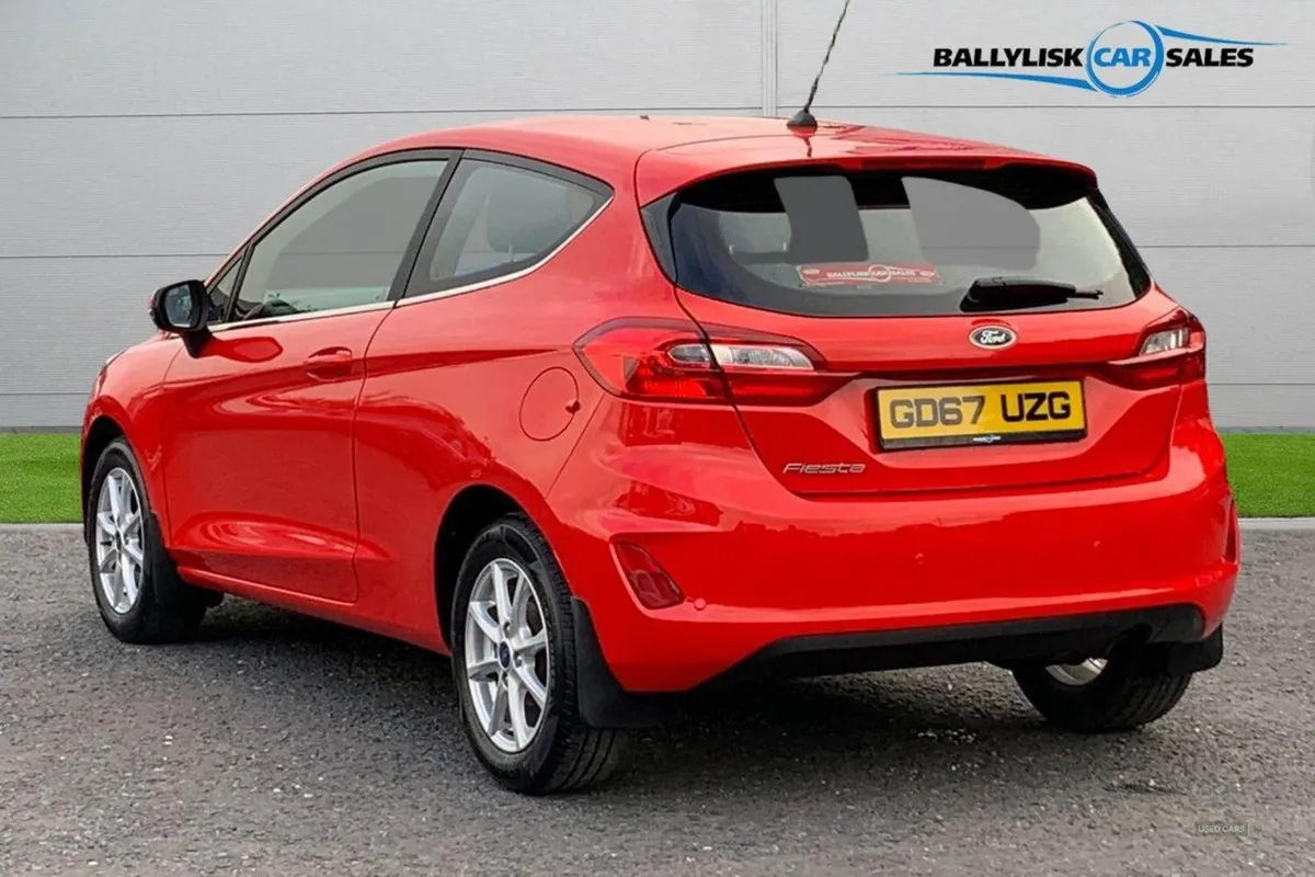 Ford Fiesta 1.1 Ti-vct 85ps Zetec in Race Red Wit - Image 2