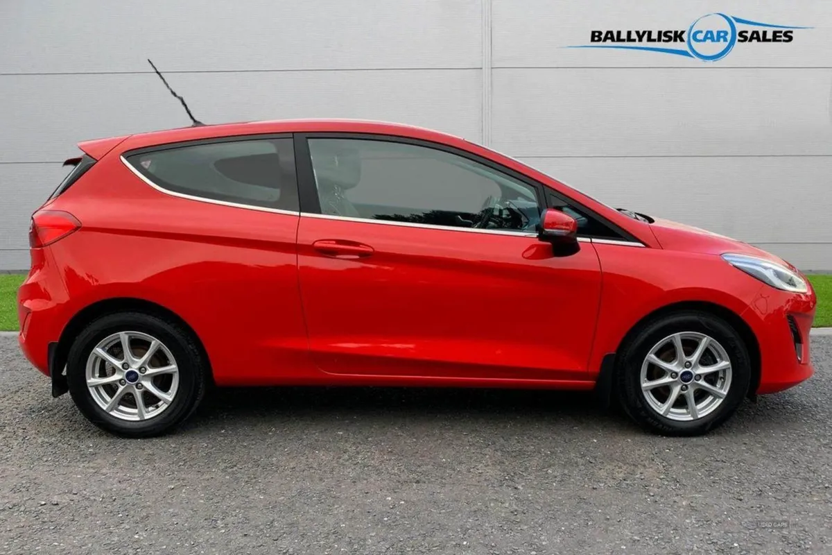 Ford Fiesta 1.1 Ti-vct 85ps Zetec in Race Red Wit - Image 3