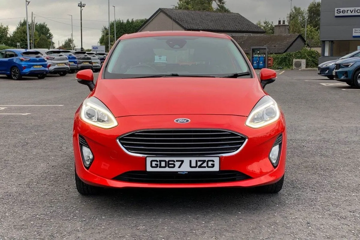 Ford Fiesta 1.1 Ti-vct 85ps Zetec in Race Red Wit - Image 4