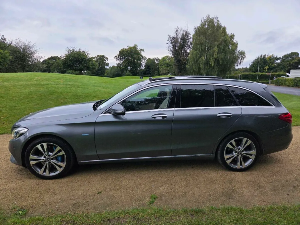 2017. MERCEDES C350E - Image 1