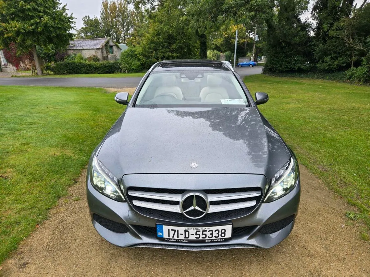2017. MERCEDES C350E - Image 2