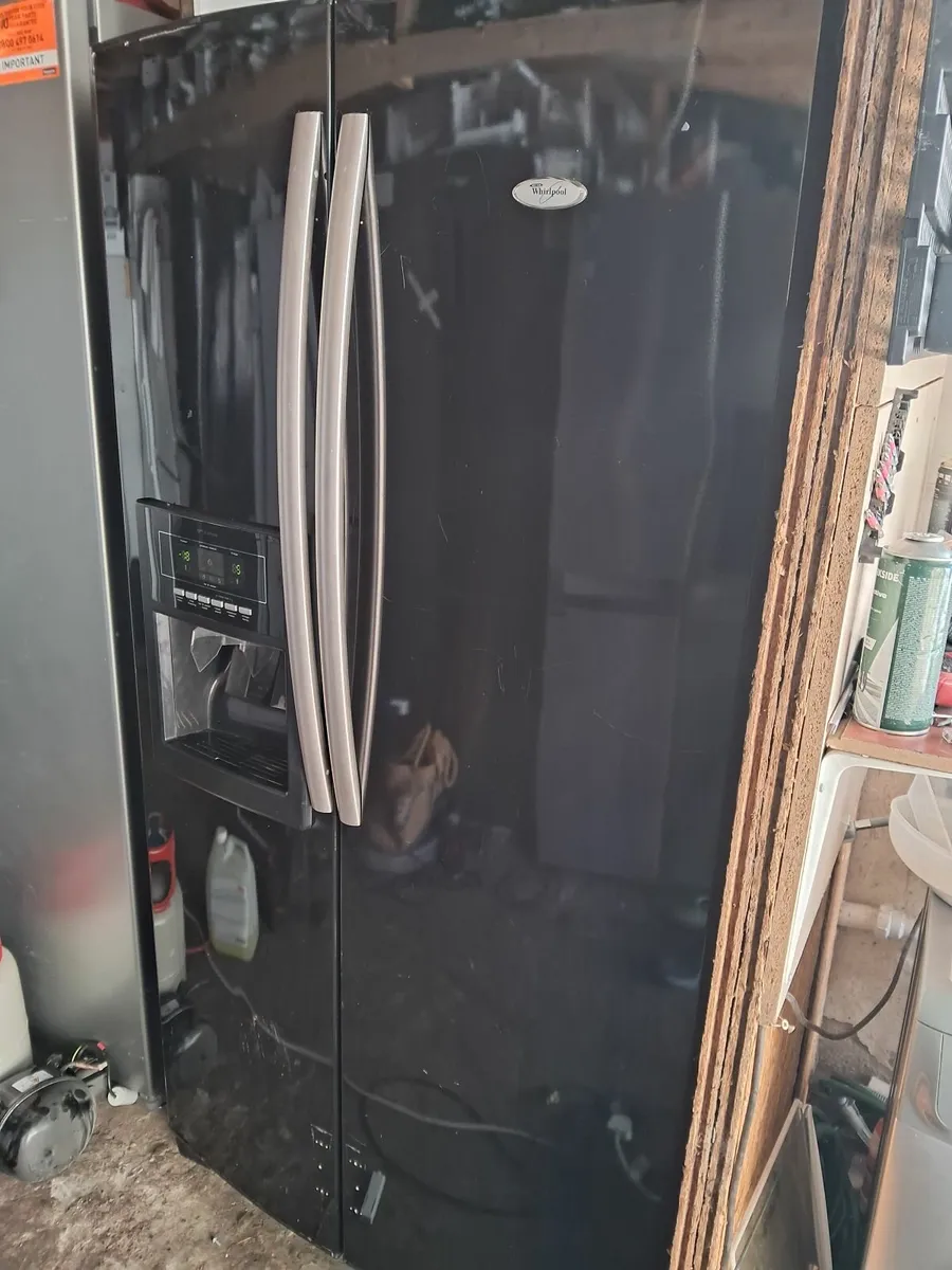 WHIRLPOOL AMERICAN FRIDGE AND FREEZER - Image 1
