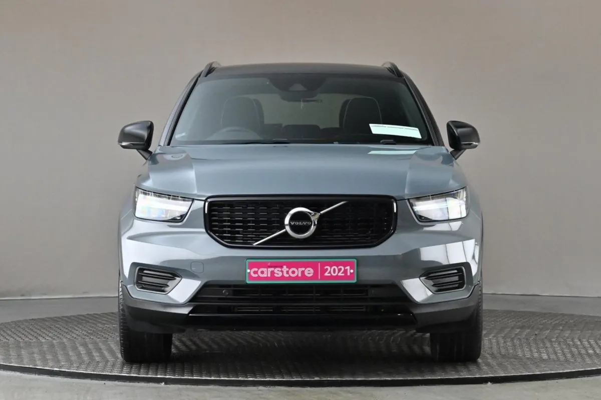 Volvo XC40 1.5 T4 R-design Recharge  2tone Roof - Image 2