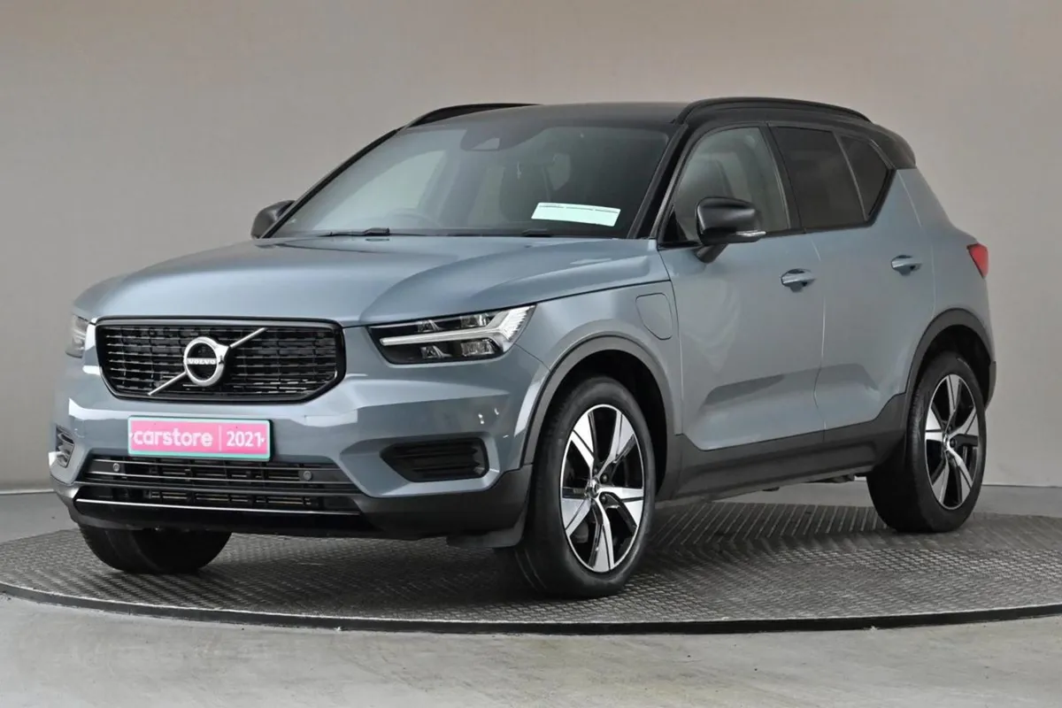 Volvo XC40 1.5 T4 R-design Recharge  2tone Roof - Image 3