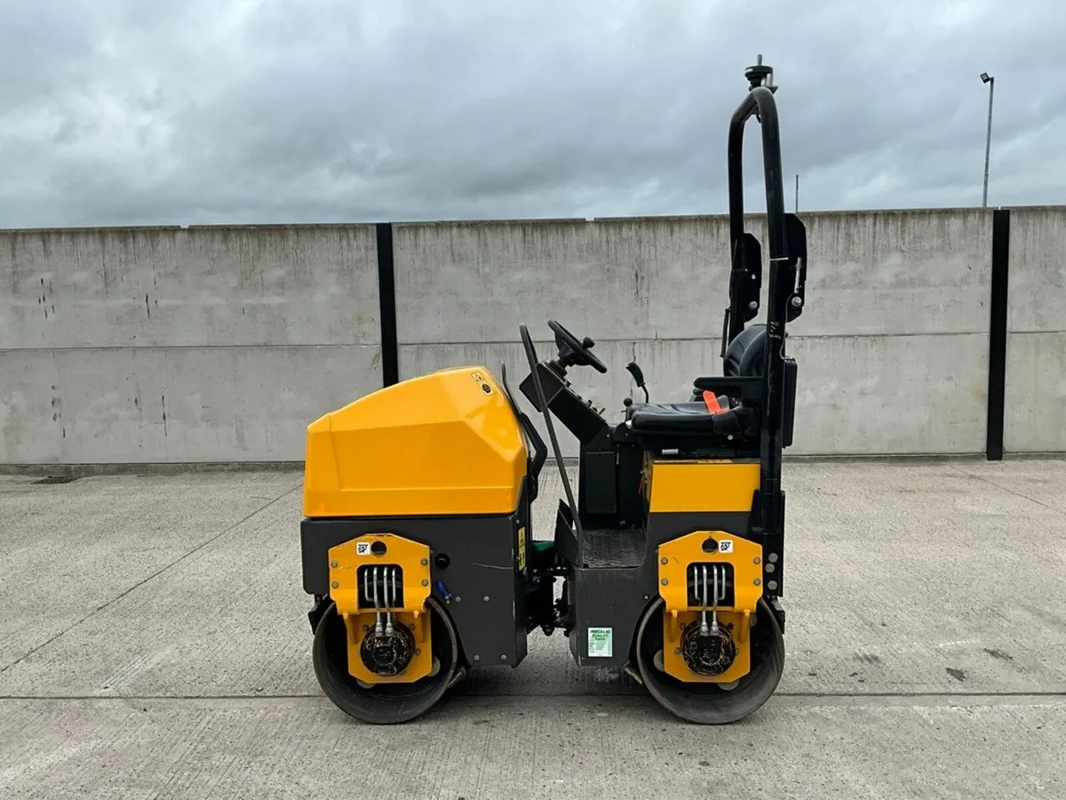 MECALAC TV800 DOUBLE DRUM RIDE ON VIBRATING ROLLER - Image 2
