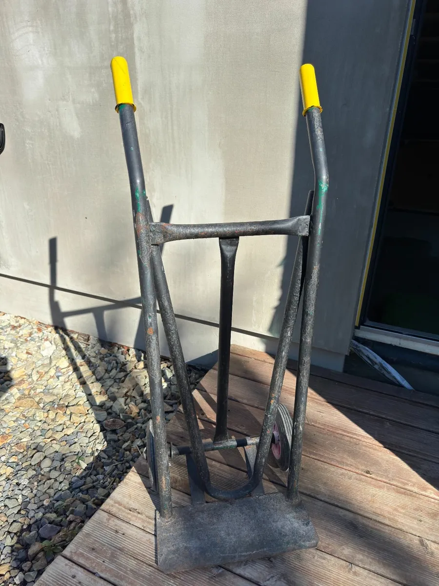 Heavy duty hand truck - Image 1