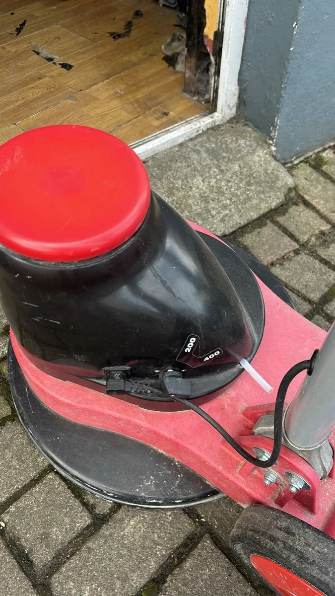 Taski floor burnisher buffer scrubber 900 RPM - Image 4