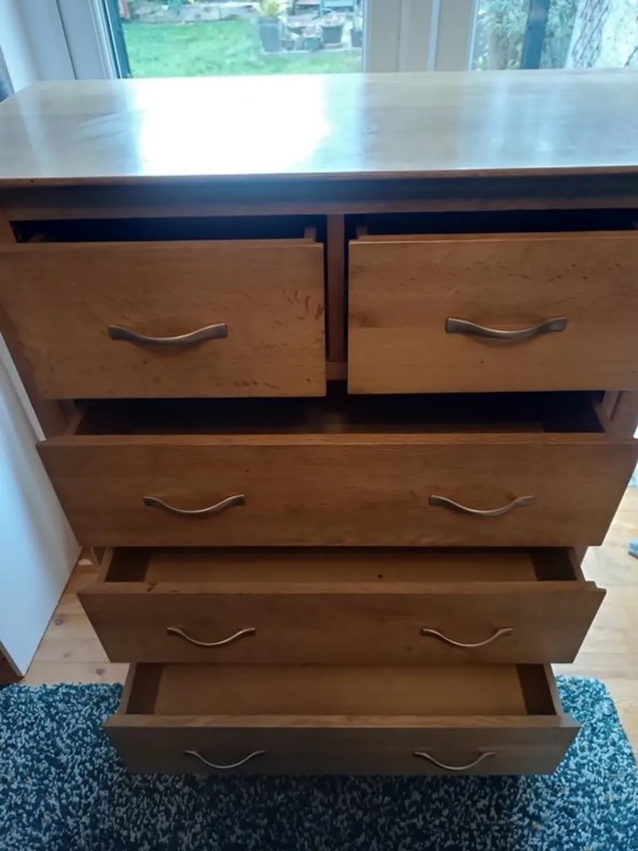 solid oak chest of drawers - Image 1