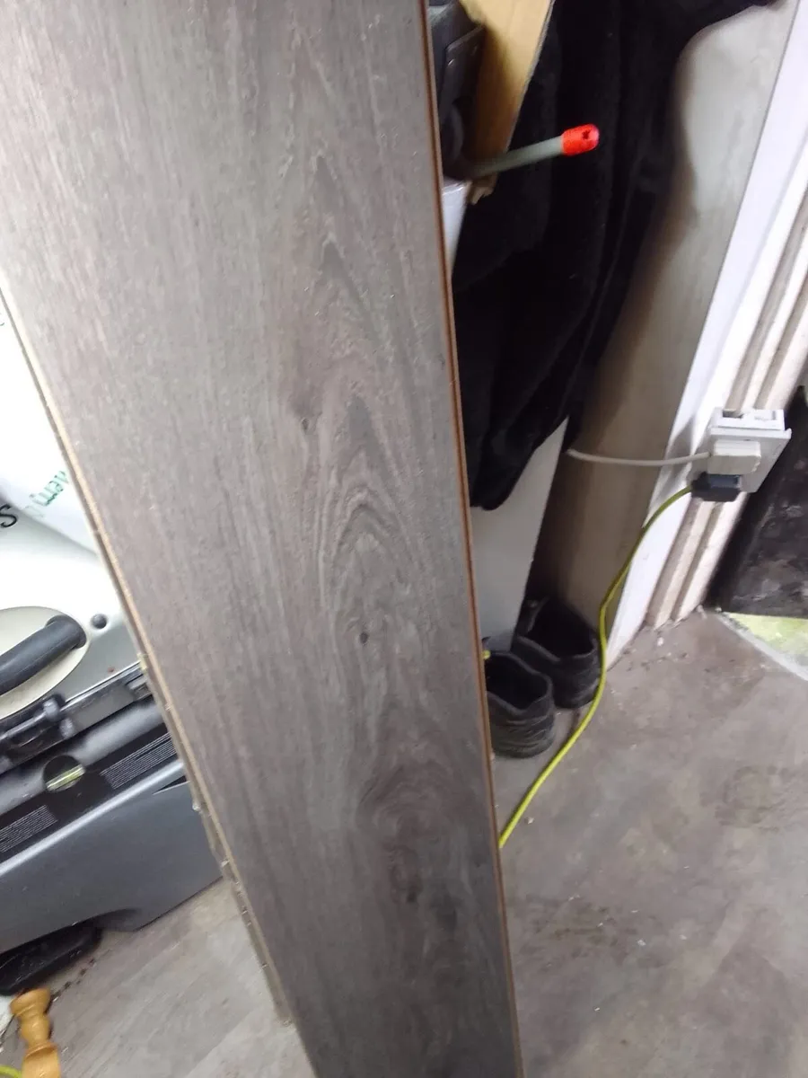 2 boxes Grey flooring - Image 2