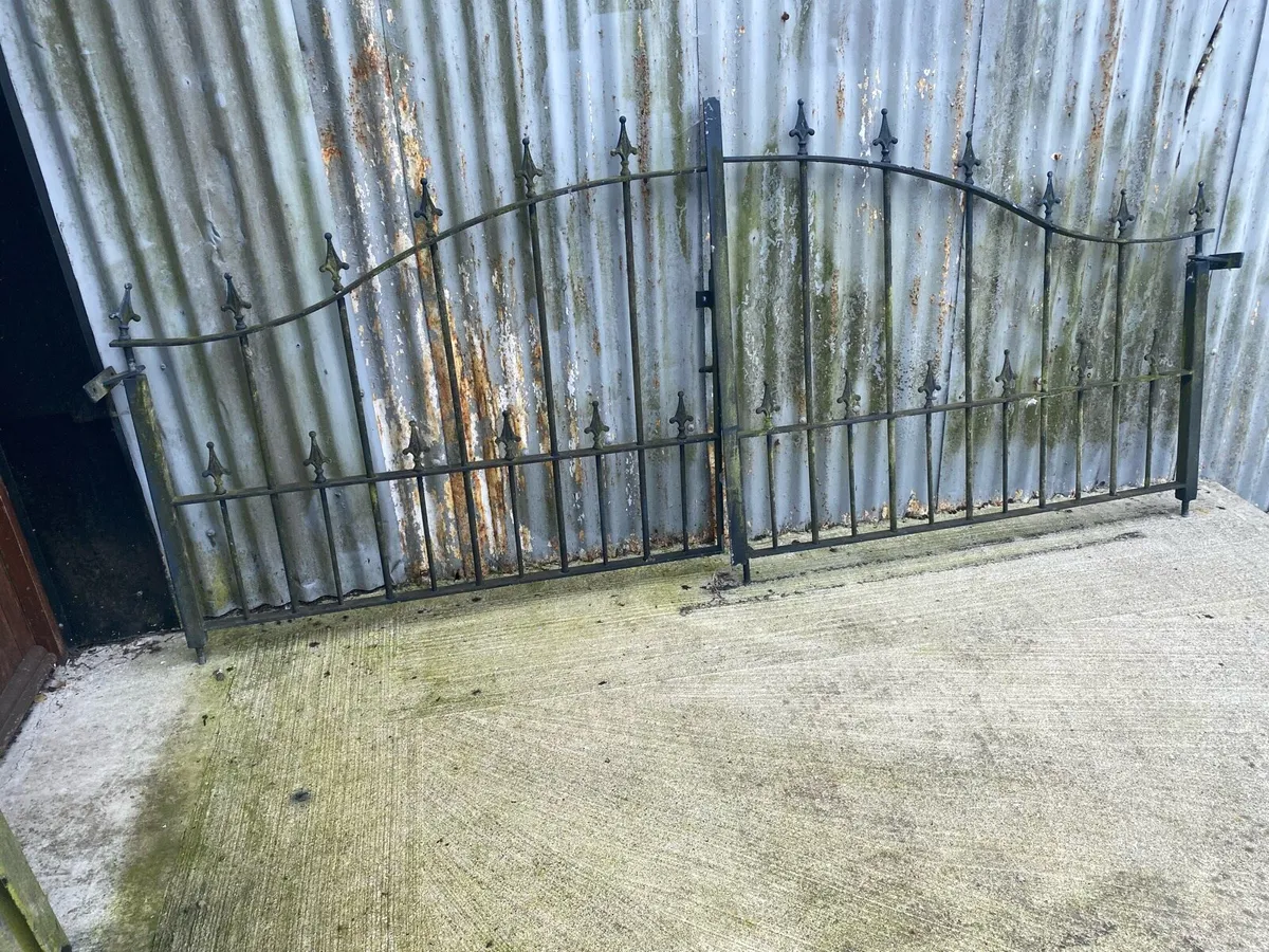Gates - Image 1
