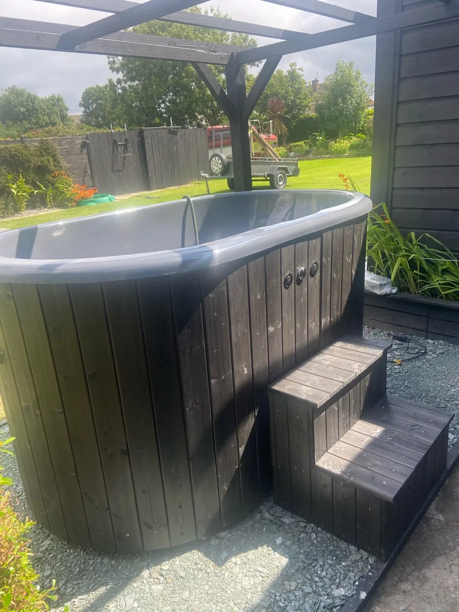 Hot tub - Image 1