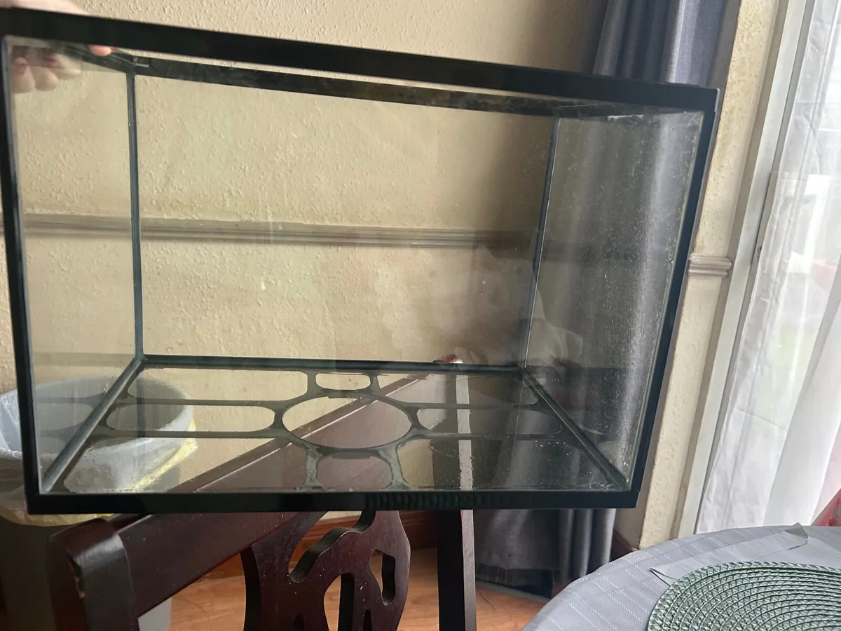 Fish tank - Image 1