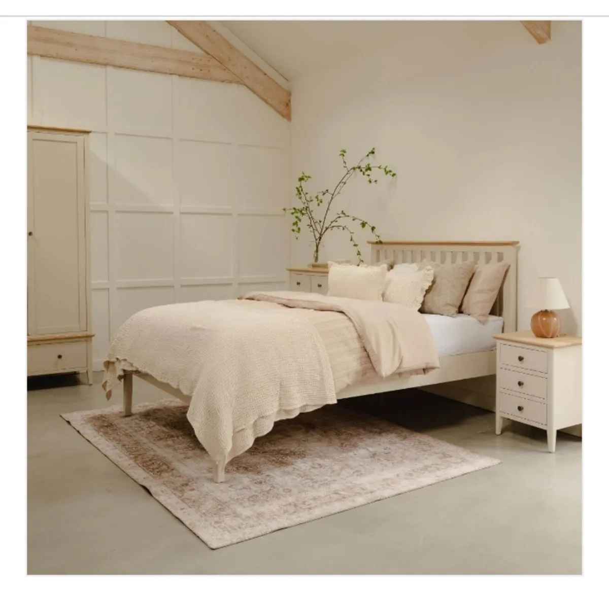 King size bed - Image 1