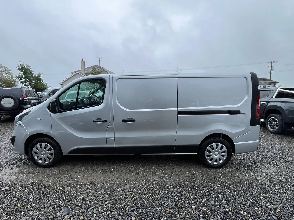 2019 VIVARO 1.6 SPORTIVE 120BHP - Image 3
