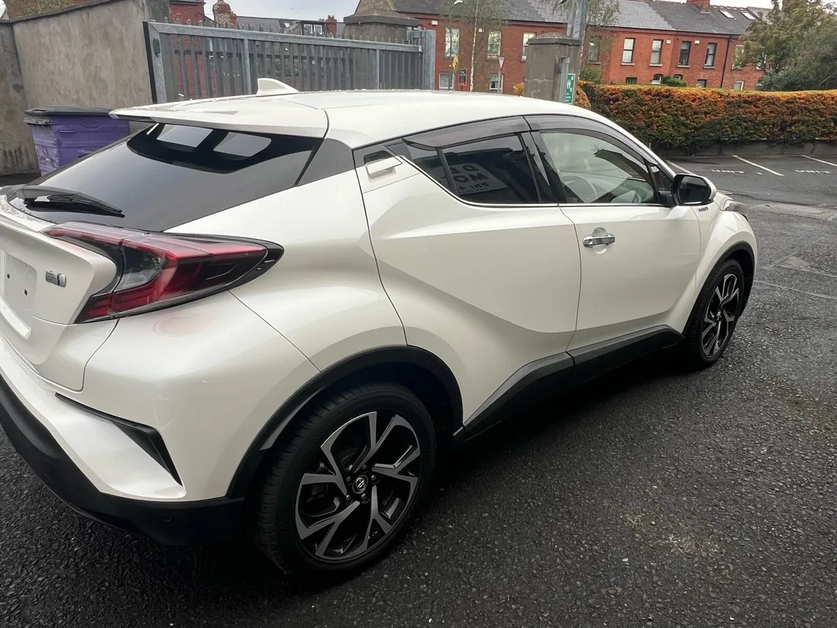 Toyota CHR leather interior - Image 3