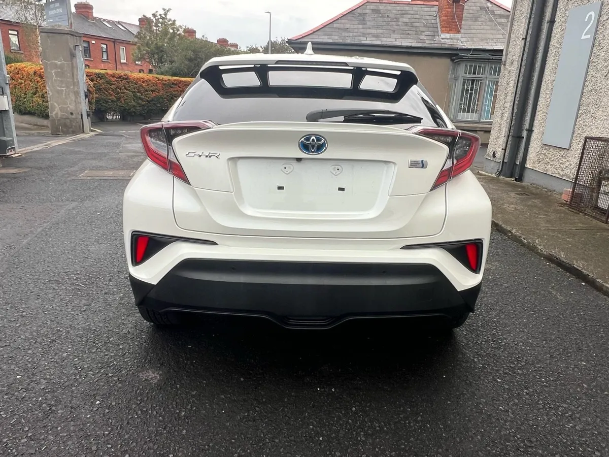 Toyota CHR leather interior - Image 4
