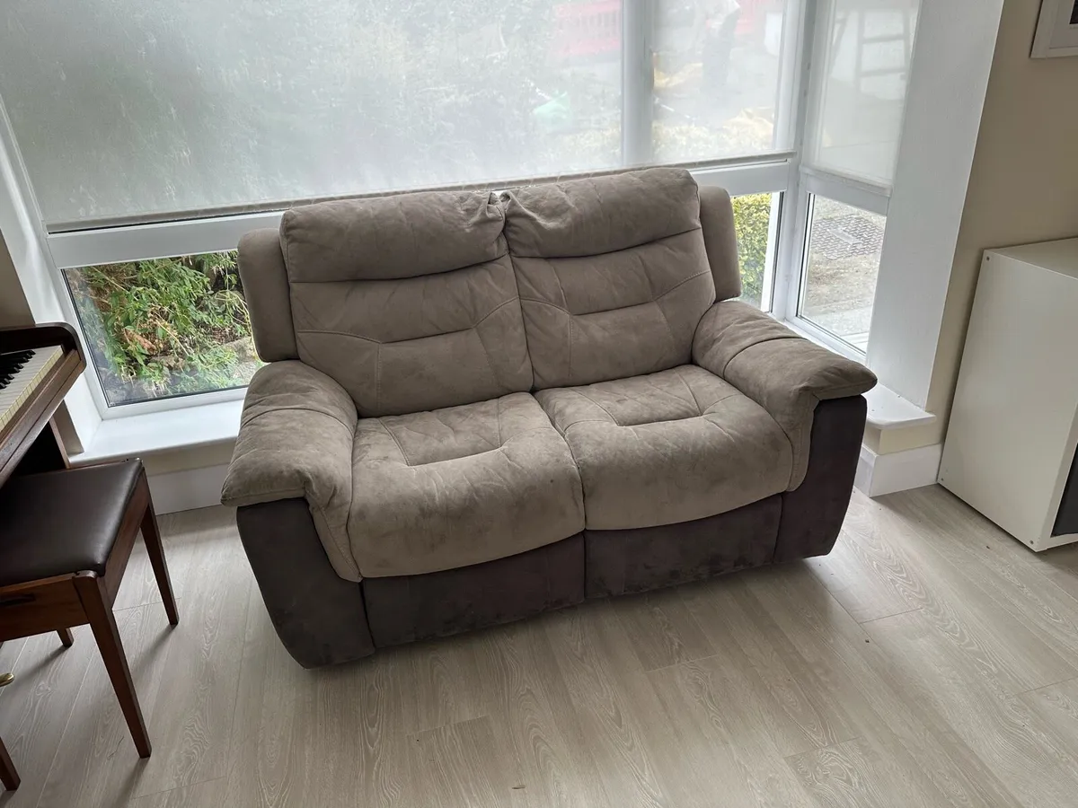 2 Lazyboy Couches (1 electric) - Image 2