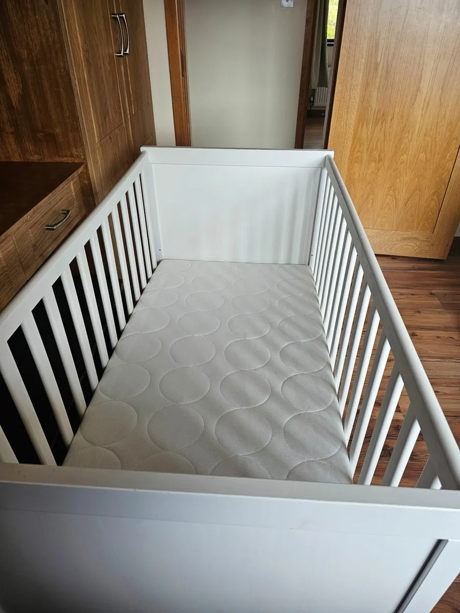 Cot bed - Image 1