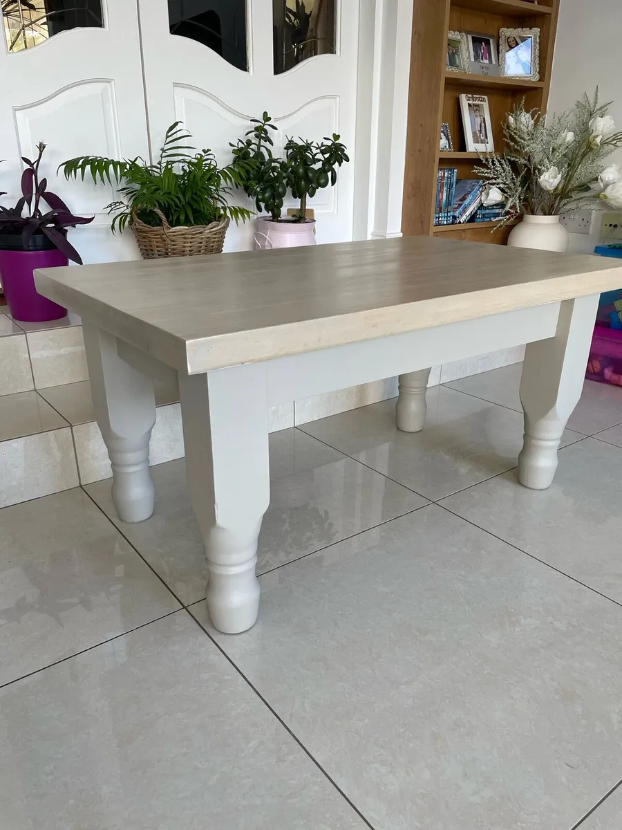 Solid wood coffee table - Image 1