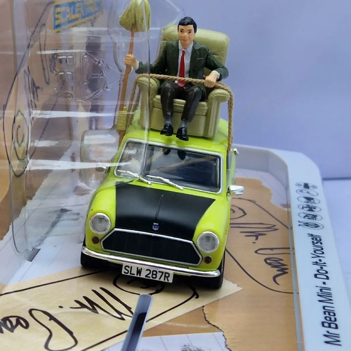 Scalextric Mini -Mr Bean 'Do-It-Yourself' Slot Car ( C4334 TV street classic ) - Image 3