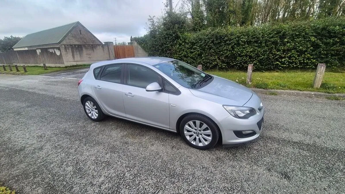 2013 Opel Astra - Image 2
