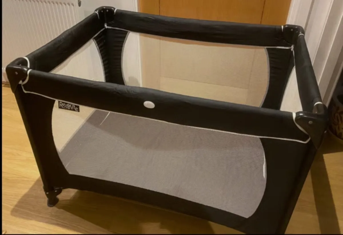 Redkite travel cot - Image 2