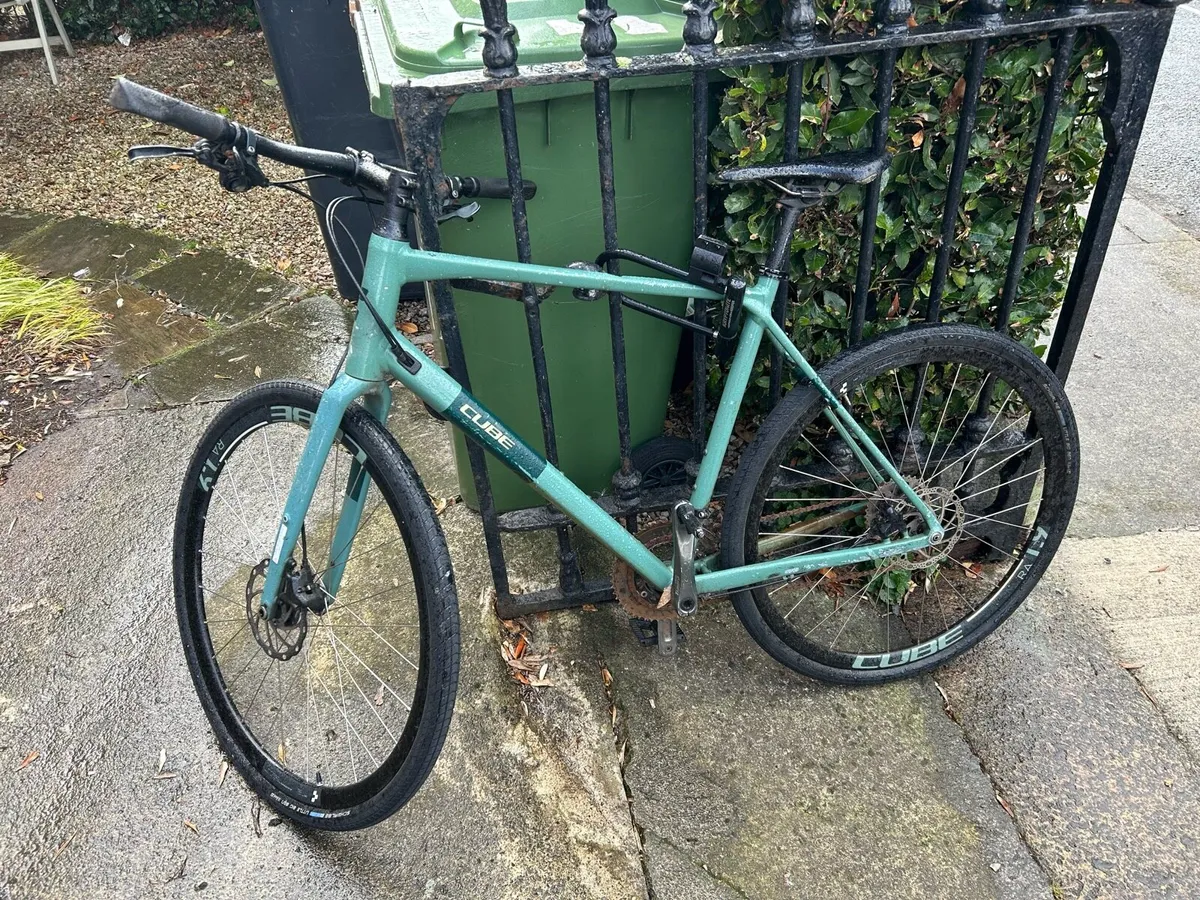 Cube Urban road series bike - Image 1