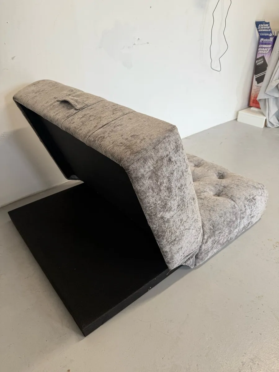 Fold out chair - Image 3