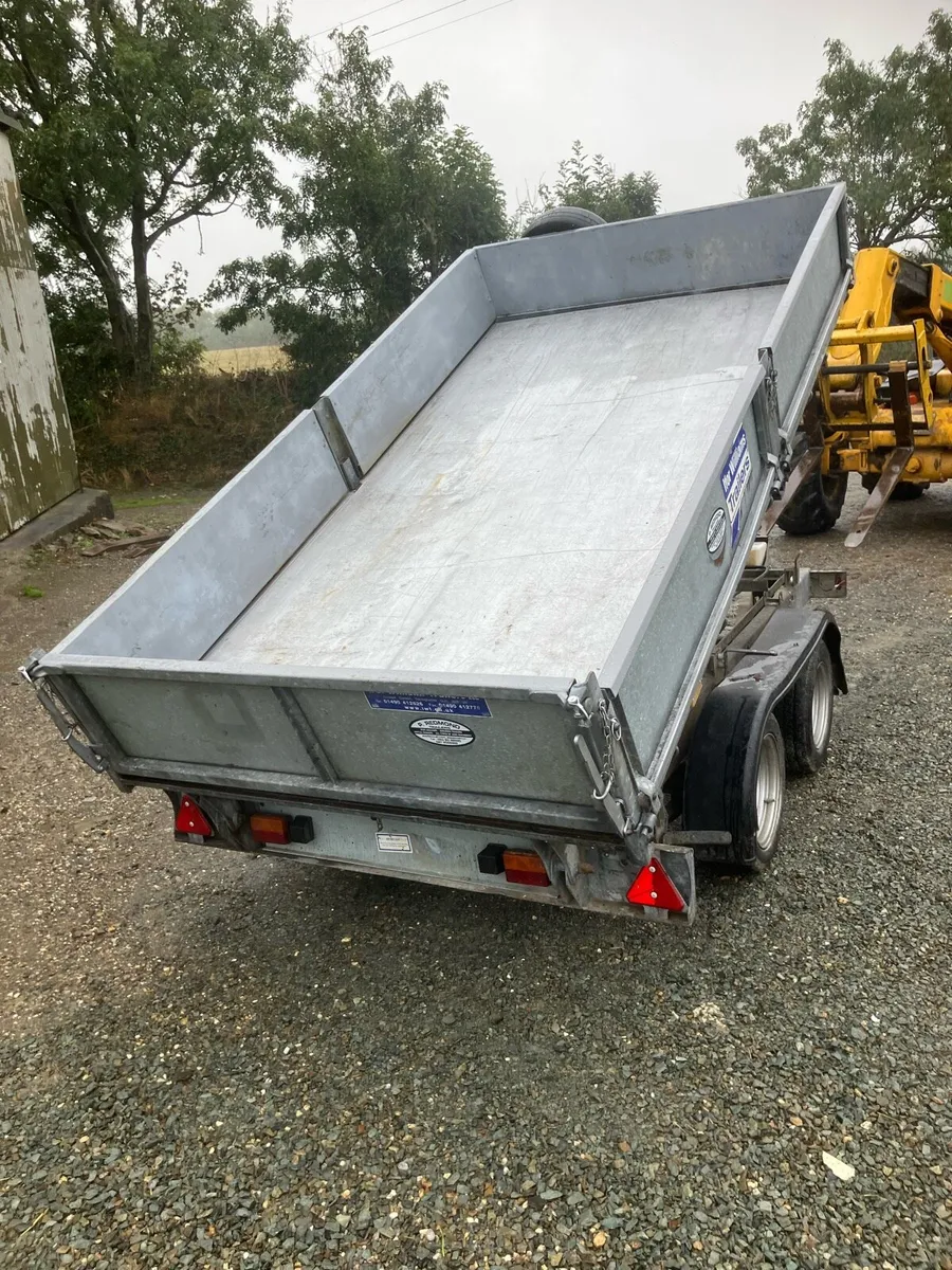 Trailers - Image 2