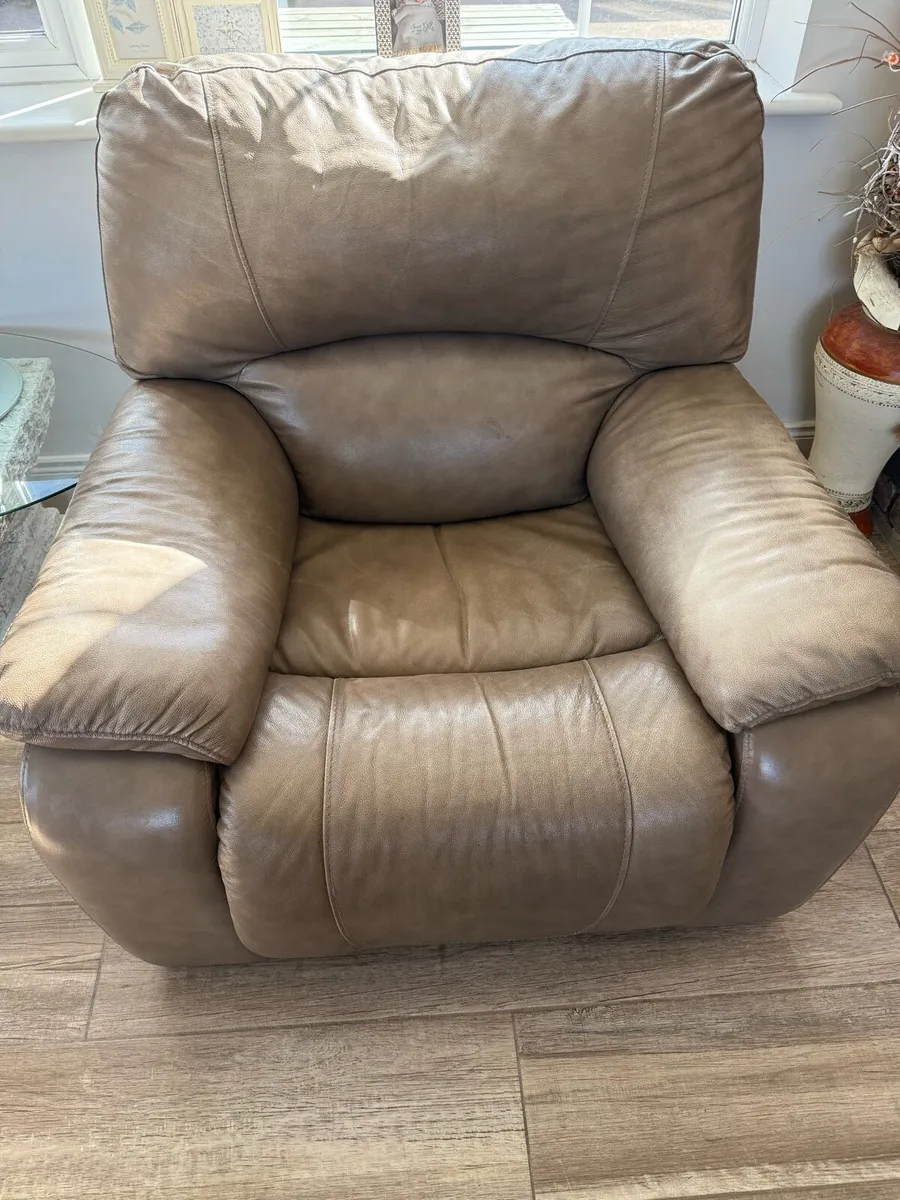 3 seater recliner, 2 armchairs - Image 2