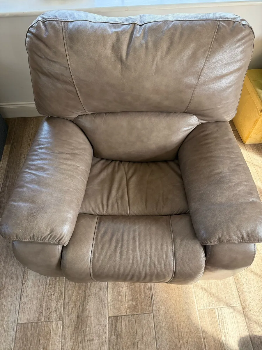 3 seater recliner, 2 armchairs - Image 3
