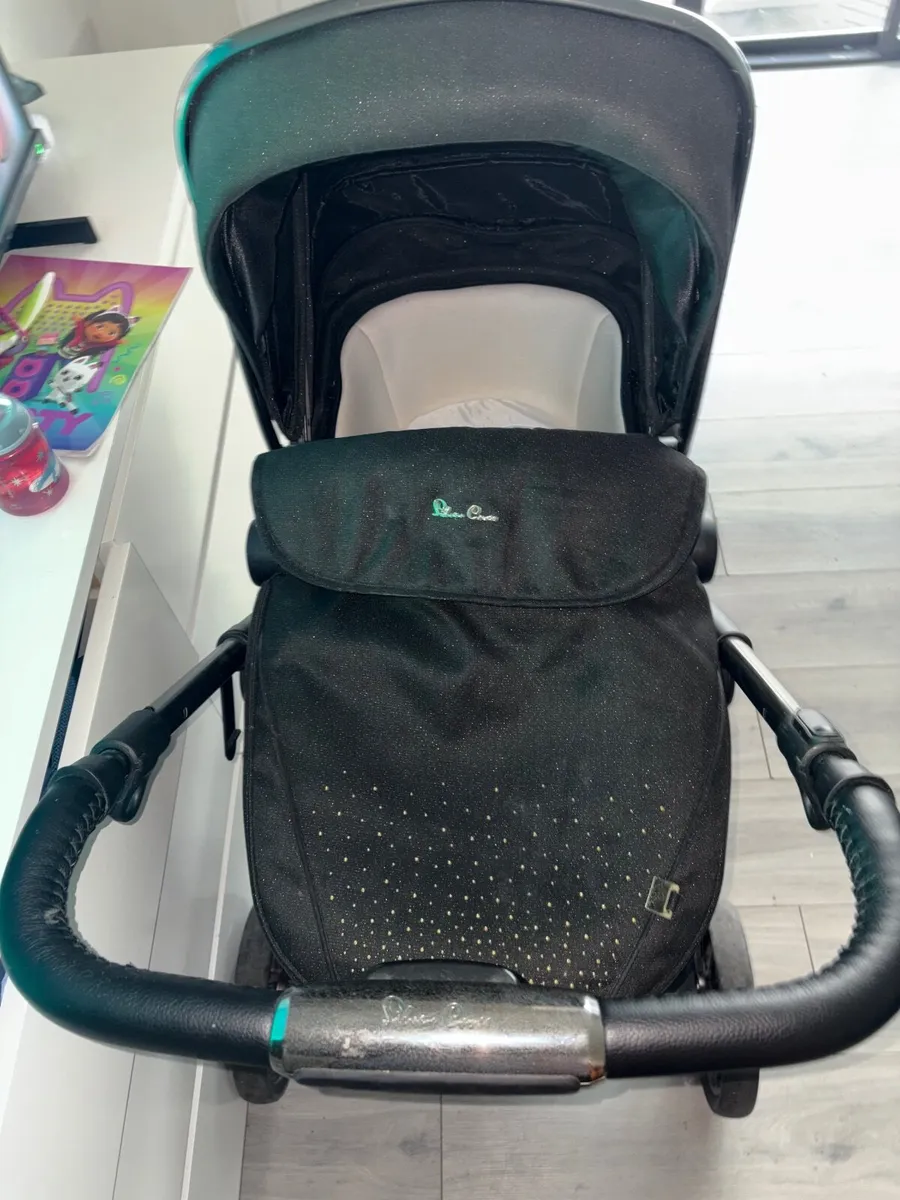 Silver cross special edition pram and car seat - Image 1