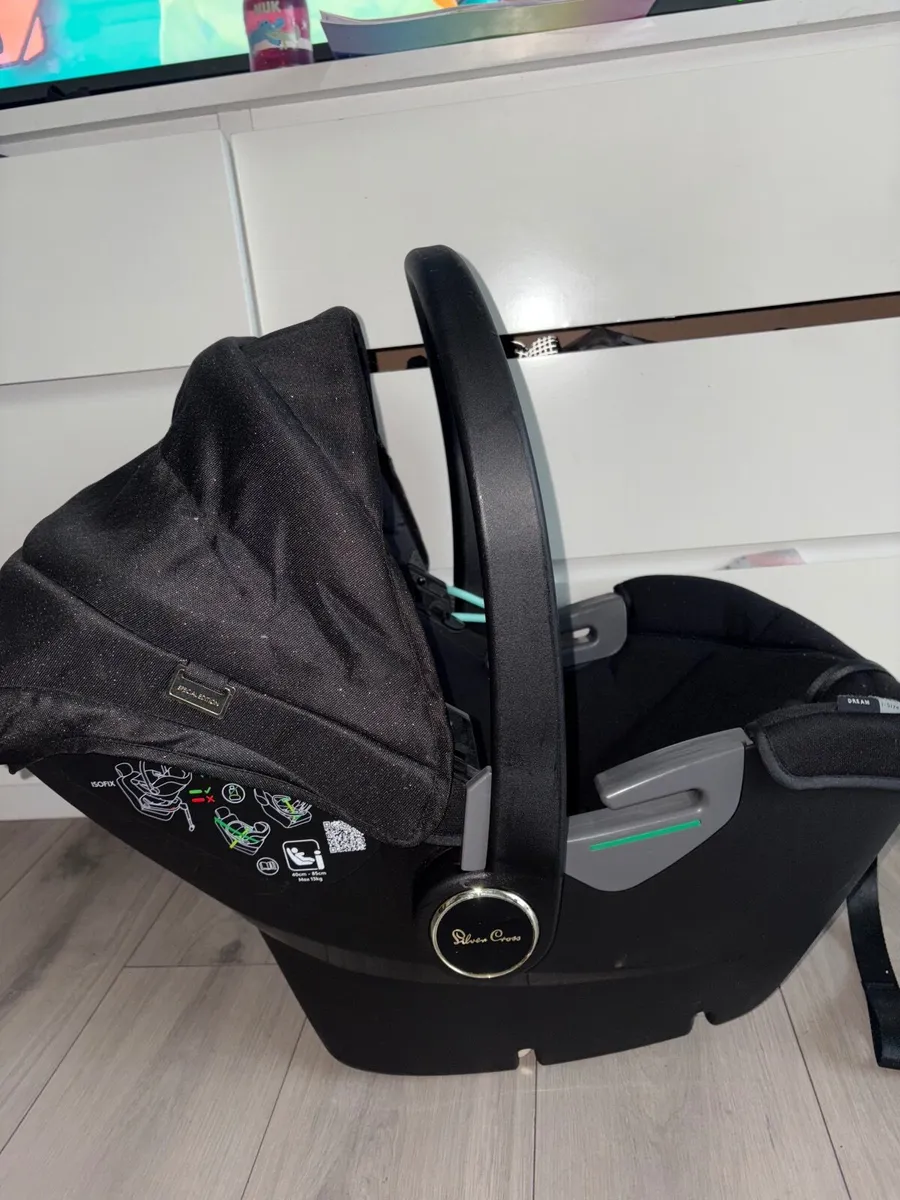 Silver cross special edition pram and car seat - Image 3