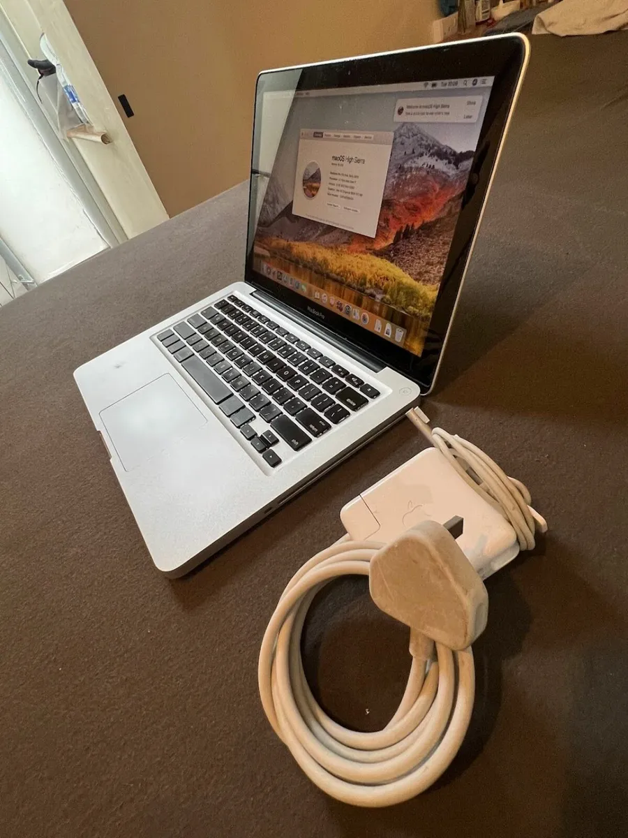 Macbook Pro Core i7 2.4GHz, 8GB Ram, 2011, 13-inch - Image 1