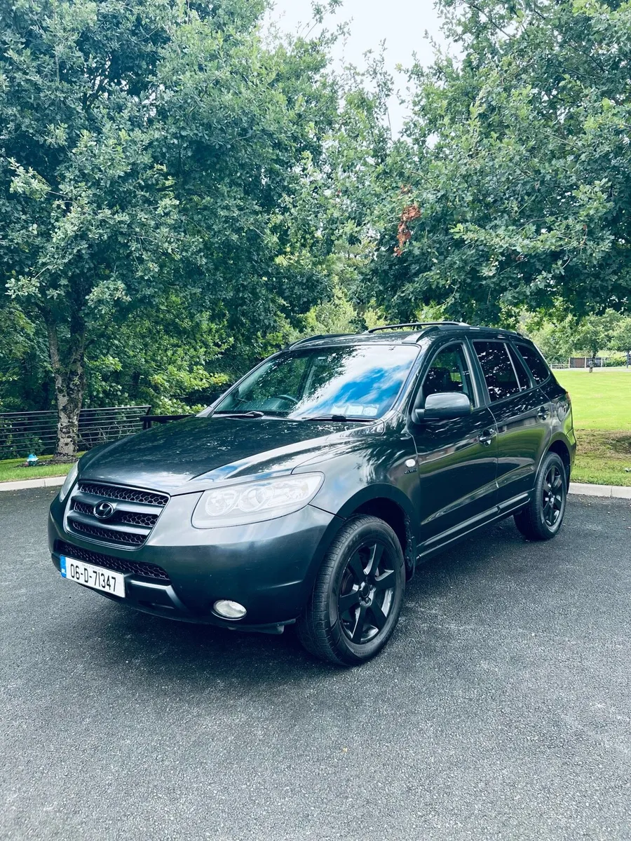 High Spec Hyundai Santa Fe 4x4 (NCT & Taxed) - Image 1