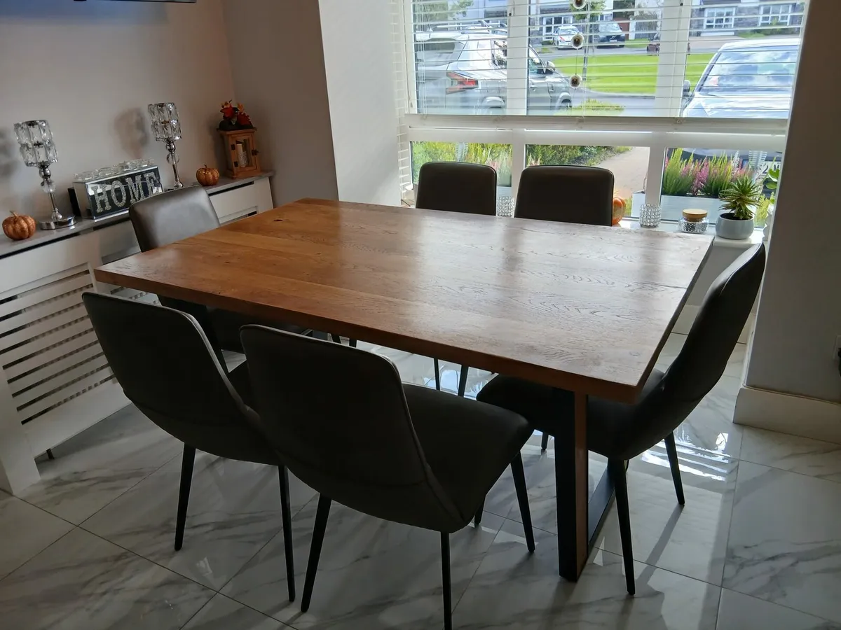 Dining room table and chairs - Image 1