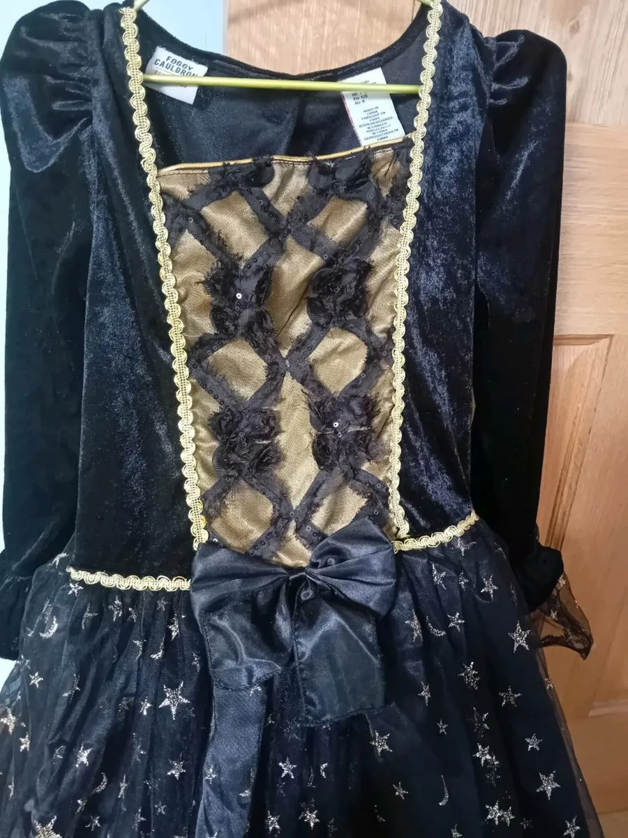 Costumes - Image 2