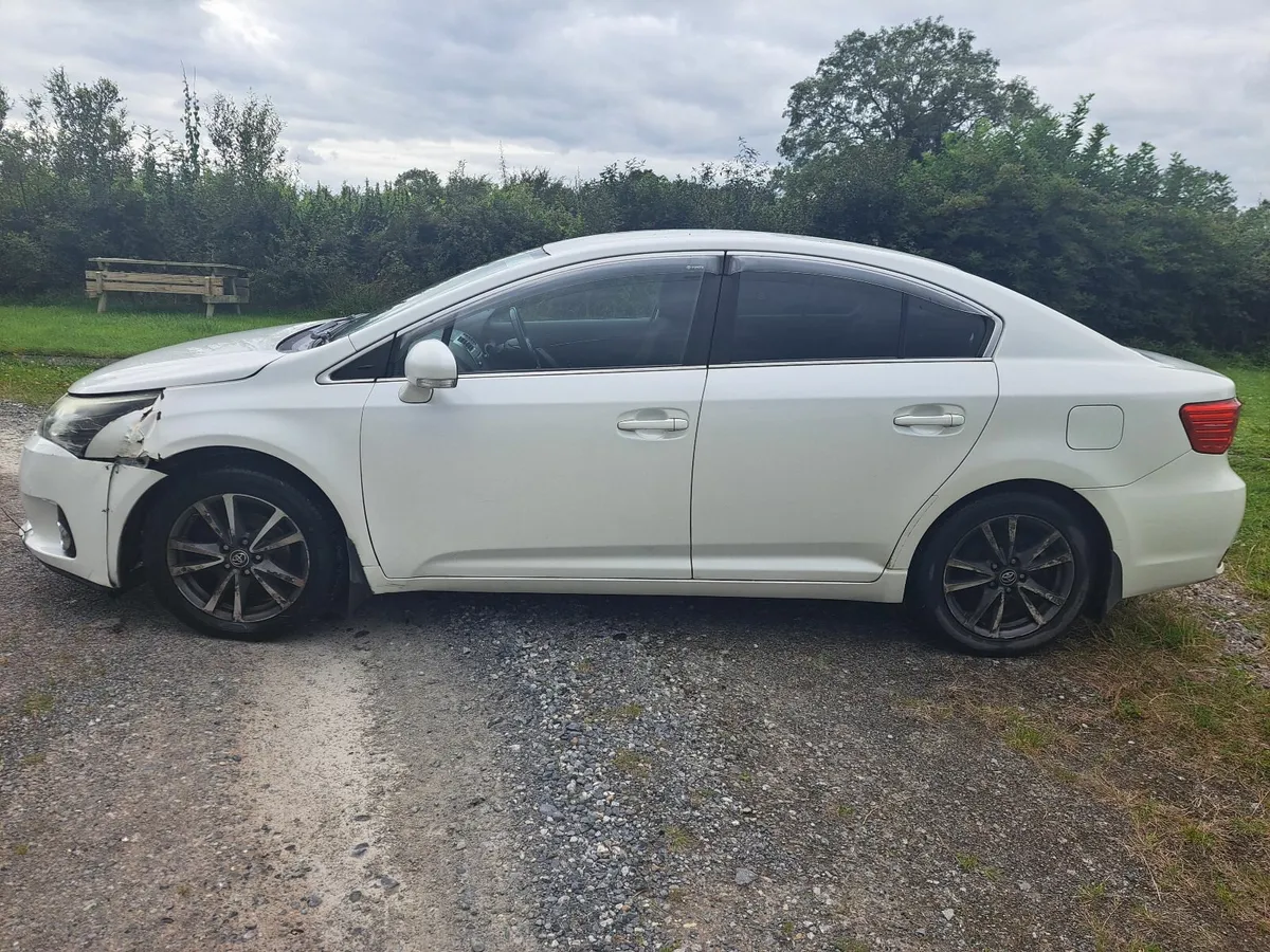 Toyota Avensis 2013 - Image 1