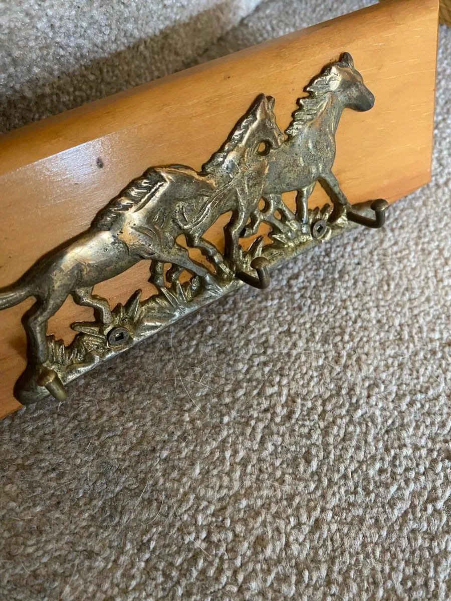 Vintage Brass Horse Key Hanger Wall Mounted - Image 2