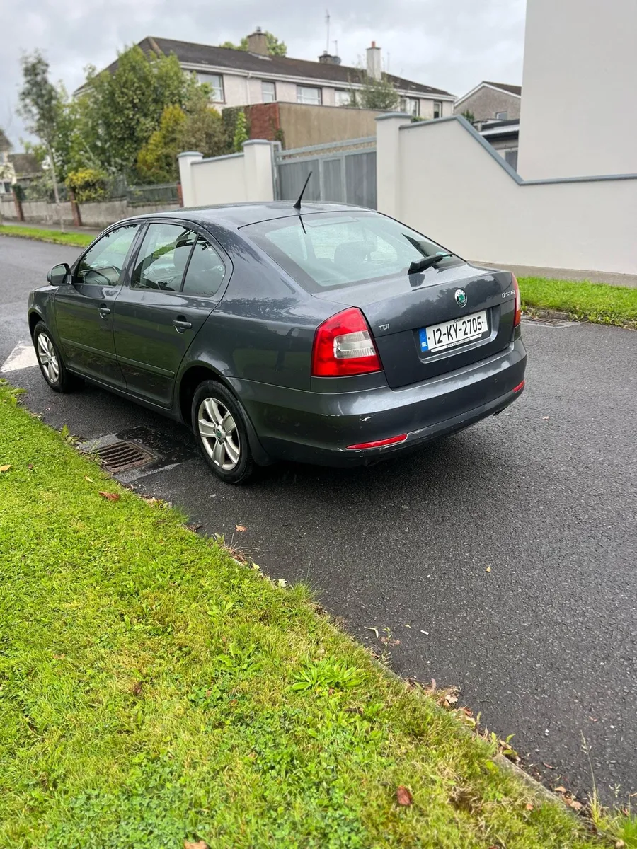 Skoda Octavia 1.6 Diesel 2012 tax and Nct €2350 - Image 3