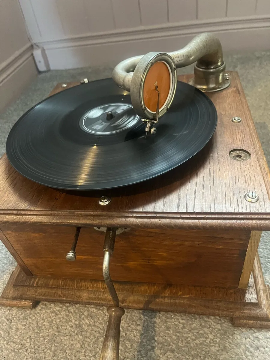Vintage Wind Up Gramophone - Image 2