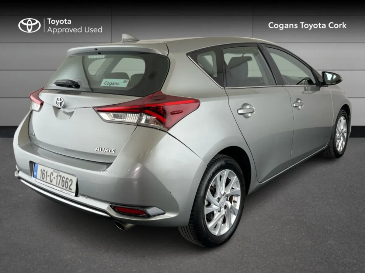 Toyota Auris Auris Auto Petrol - Image 2