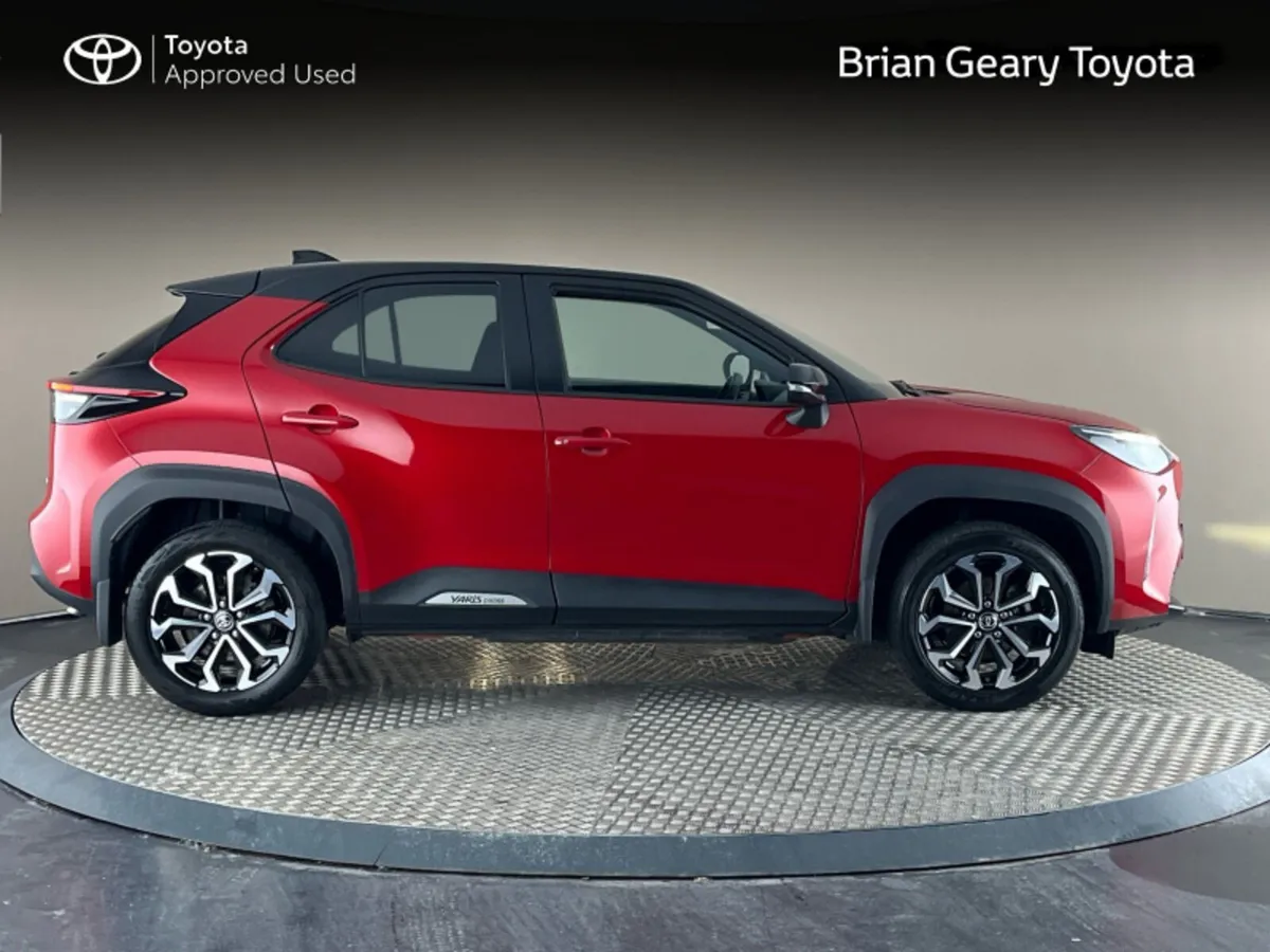 Toyota Yaris Cross HYBRID LUNA SPORT - Image 3