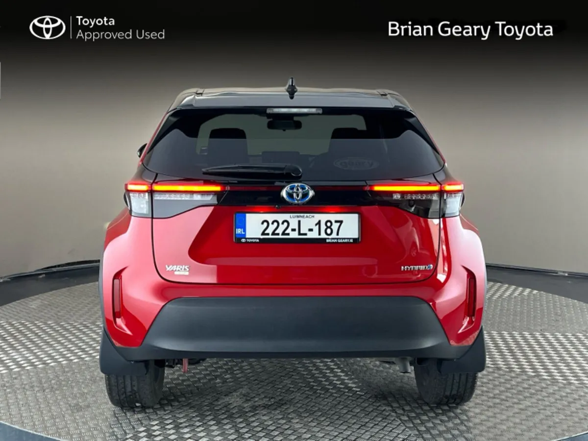 Toyota Yaris Cross HYBRID LUNA SPORT - Image 4