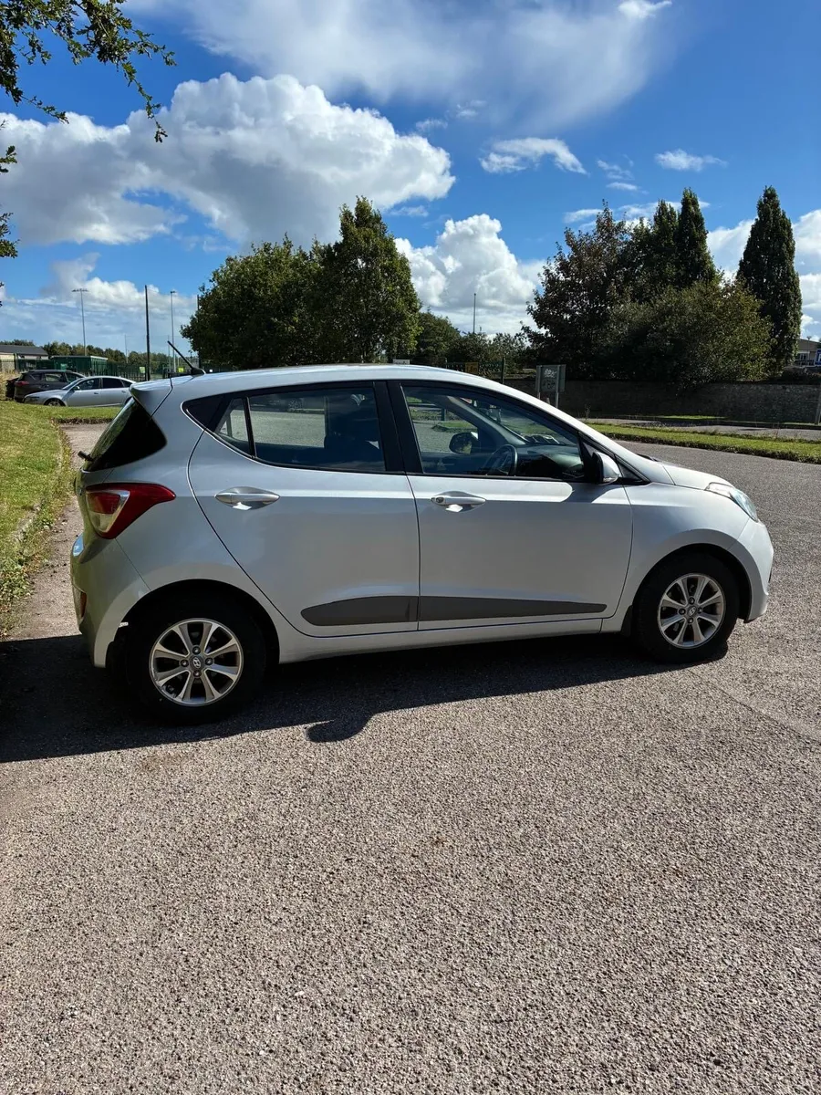 HYUNDAI i10 *AUTOMATIC* 161 (1 litre Petrol) - Image 2