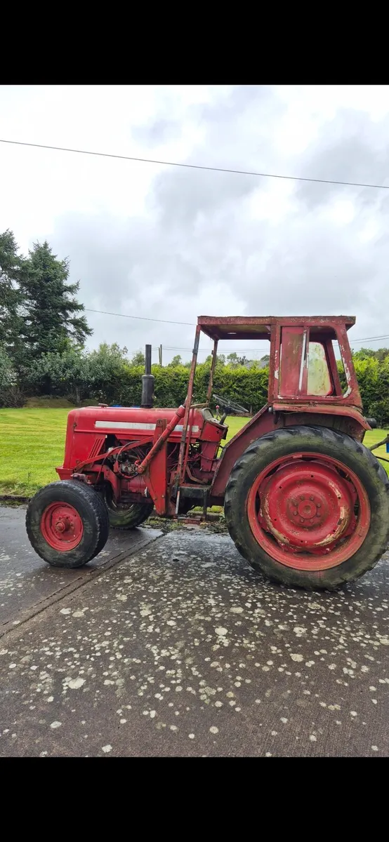 International 574 with loader, 2650 without loader
