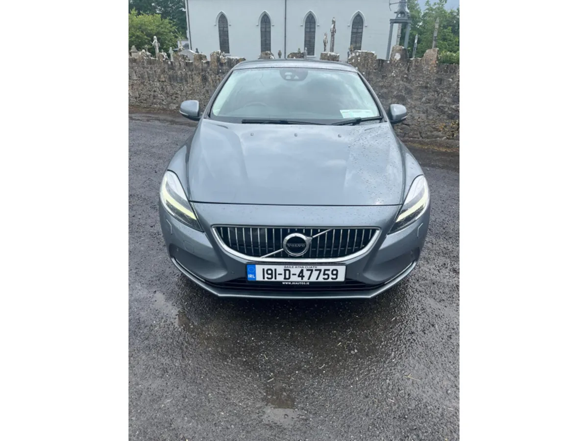Volvo V40 D3 MOMENTUM 150PS 5DR 40 SERIES - Image 2