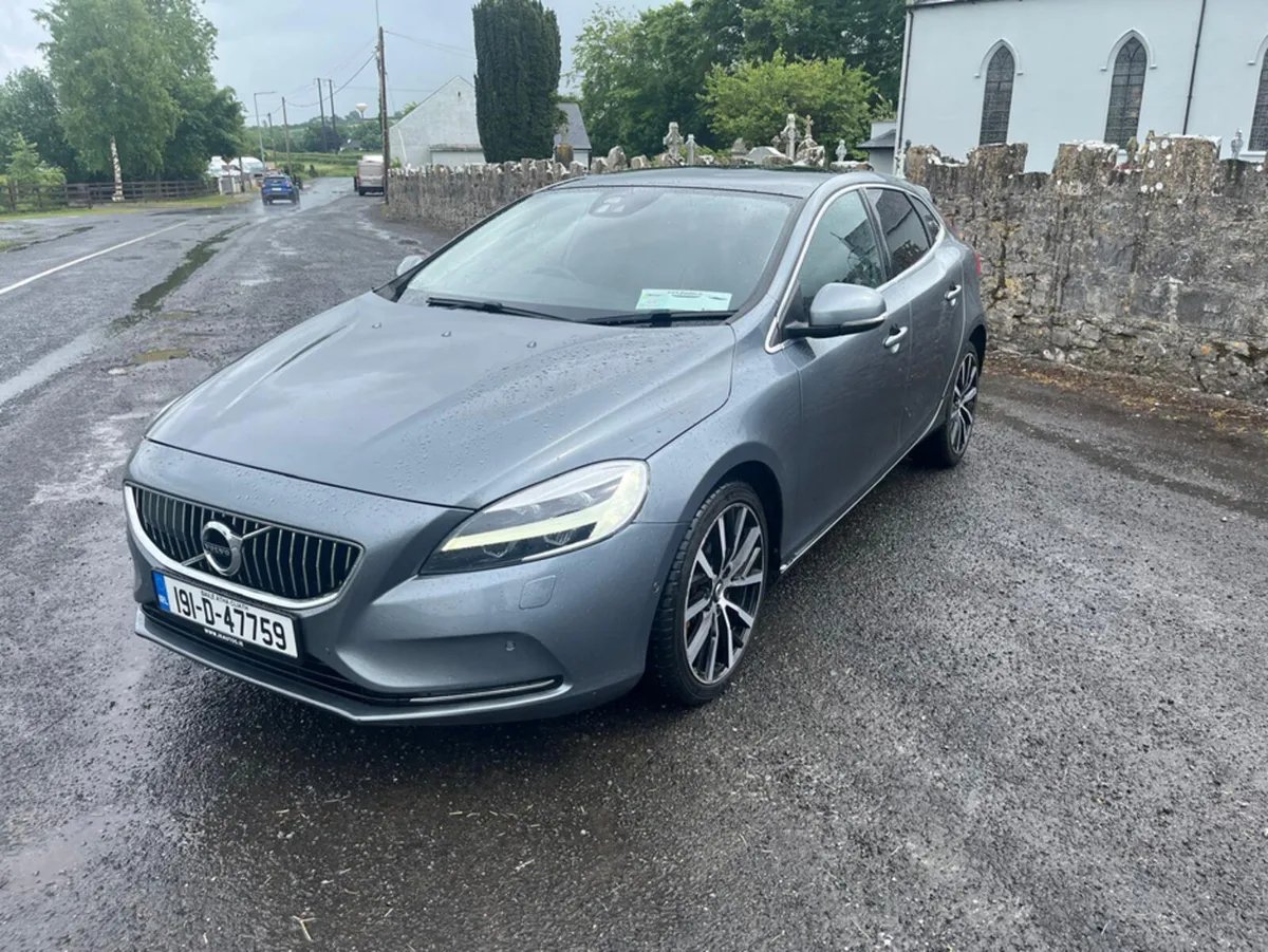 Volvo V40 D3 MOMENTUM 150PS 5DR 40 SERIES - Image 3