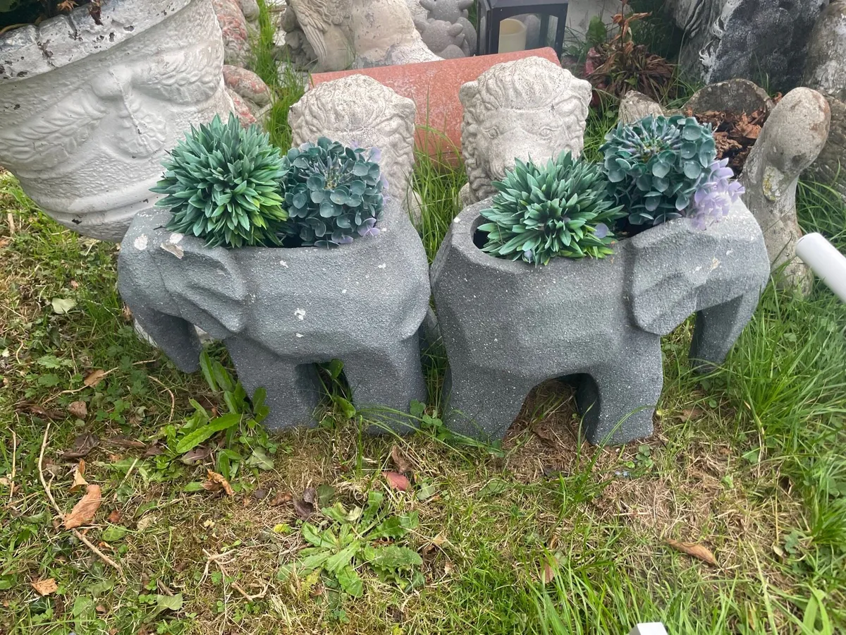 2 elephant garden ornament - Image 2
