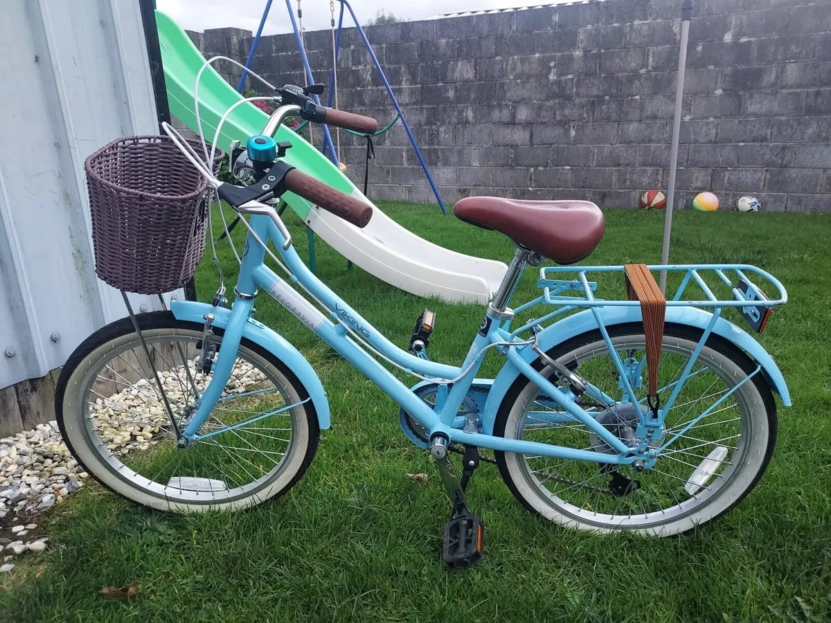 Girls Viking Belgravia vintage bike with basket - Image 1